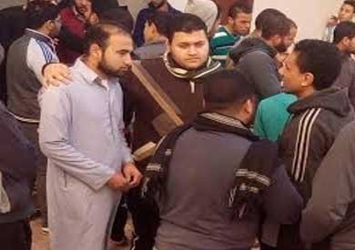 طلاب مدينة «مرغم» الجامعية فى الإسكندرية يضربون عن الطعام لإنشاء «كوبرى مشاة»